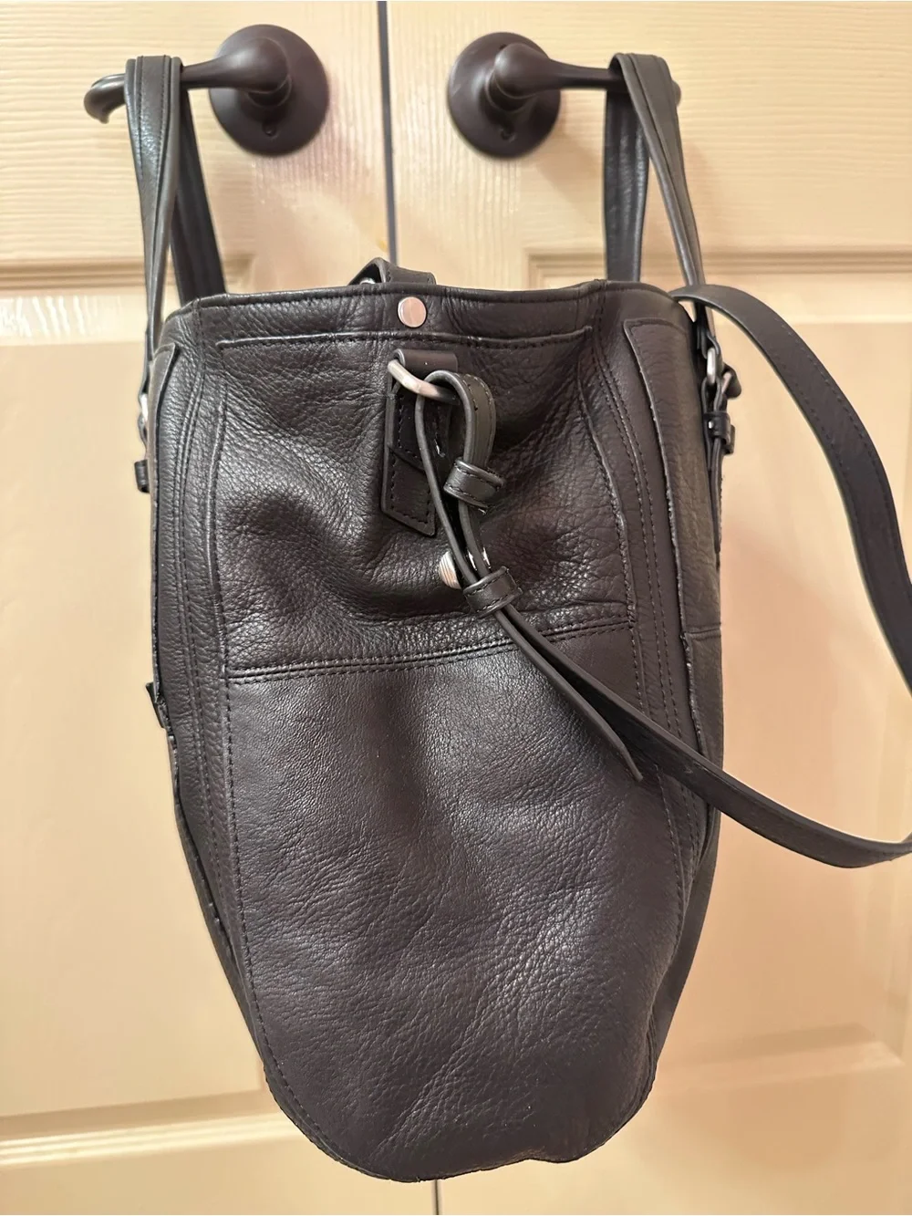 Classic Women's Leather Tote Bag in black
